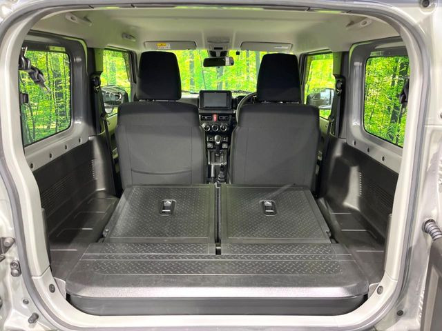 ���i�̂���������ʋ΁A���}���ɏ\���ȉ׎��X�y�[�X���m�ۂ��Ă���܂��B�Z�J���h�V�[�g��|���ƁA�傫�ȉו��̐ύڂ��\�ł���