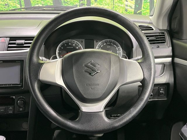 ステアリングも使用感が少なく、きれいな状態となっております♪