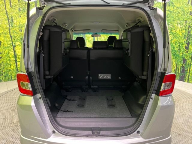 ���i�̂���������ʋ΁A���}���ɏ\���ȉ׎��X�y�[�X���m�ۂ��Ă���܂��B�Z�J���h�V�[�g��|���ƁA�傫�ȉו��̐ύڂ��\�ł���