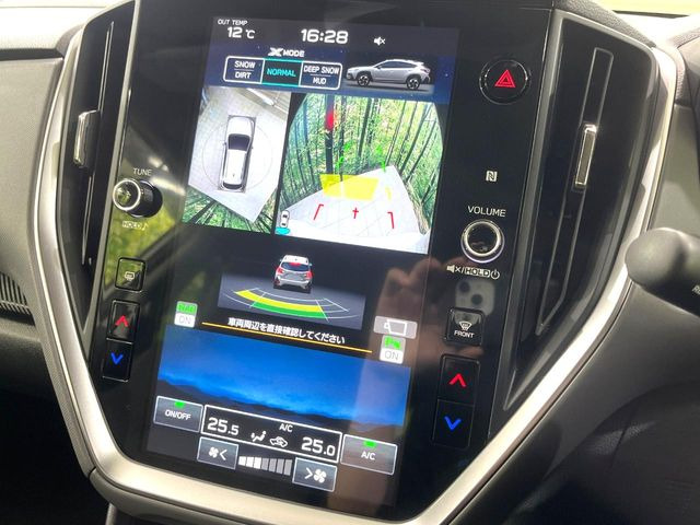 �y�}���`�e���C�����j�^�[�z�Ԃ̃t�����g��T�C�h�̃J�����摜�𓯎��Ƀ��j�^�[�\�����邱�ƂŁA���H�⋷�����𑖍s���ł����͂̏󋵊m�F���ł����S!�{�iSUV�ɂ��ꂵ�������ł���