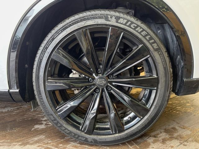 �y����21�C���`�A���~�z�C�[���z�O�ςɃ}�b�`���������A���~�z�C�[���𑕒����Ă���܂��B�e��ЊO�A���~�z�C�[����A�X�^�b�h���X�^�C�����戵�����Ă���܂��B���񂲑��k����������