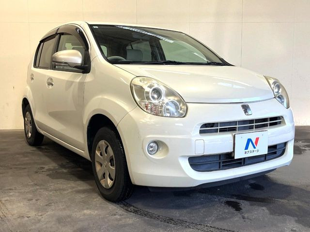 高透明度のガラス皮膜で撥水はもちろん、上質なツヤ・光沢を実現。紫外線や酸性雨から大切な愛車を保護し、色あせ・劣化を防止。「弾スプラッシュコート」、「弾プリミッサコート」からお選びいただけます。