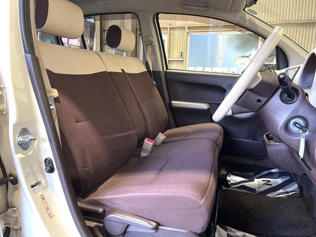 運転席シート廻りは使用感も少なく、良好な状態となっています。丁寧に使われていたことがよくわかりますね。