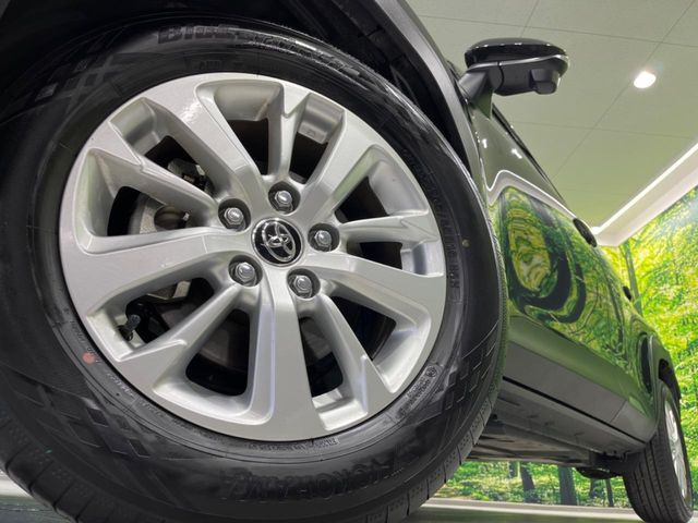 【純正16インチアルミホイール】外観にマッチした純正アルミホイールを装着しております。各種社外アルミホイールや、スタッドレスタイヤも取扱いしております。是非ご相談ください♪