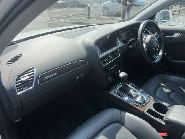 �X�^�b�t�ꓯ�A�����X�E���₢���킹�S��肨�҂����Ă���܂�!