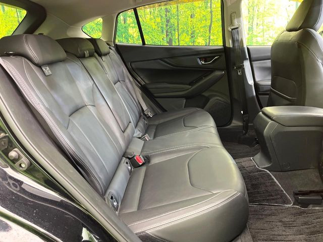 後部座席も気になるようなキズ・汚れやへたり等、大きなダメージはなく、良好な状態です。