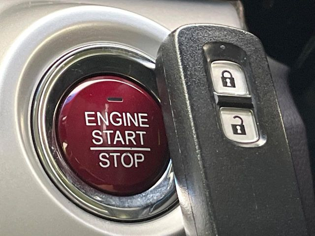 �yHonda�X�}�[�g�L�[�z�J�o����|�P�b�g�ɓ��ꂽ�܂܂ł��h�A�̎{���E�������\�ȃX�}�[�g�L�[�𑕔��B�G���W���̃I���E�I�t�����J�M�����o���K�v����������Ƃ��Ă��֗��ł���