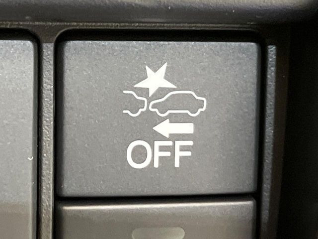 【ホンダセンシング】走行中に前方の車両等を認識し、衝突しそうな時は警報とブレーキで衝突回避と被害軽減をアシスト。より安全にドライブをお楽しみいただけます。