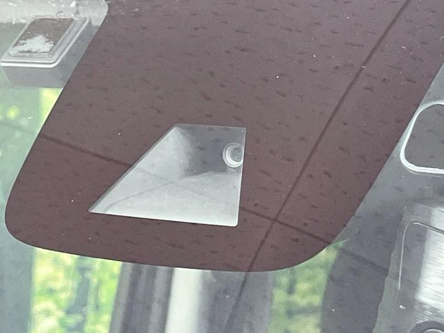 �y�C���e���W�F���g�G�}�[�W�F���V�[�u���[�L�z�t�����g�J�����őO���̎ԗ�����s�҂����m�B�Փ˂������Ȏ��͏Փ˔�Q�y���u���[�L���쓮�A�Փˉ�����T�|�[�g�B�����S�Ƀh���C�u�����y���݂��������܂��B