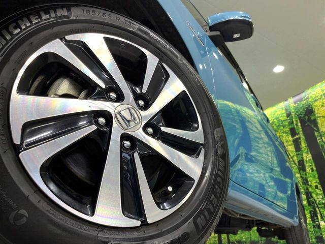 �y����15�C���`�A���~�z�C�[���z�O�ςɃ}�b�`���������A���~�z�C�[���𑕒����Ă���܂��B�e��ЊO�A���~�z�C�[����A�X�^�b�h���X�^�C�����戵�����Ă���܂��B���񂲑��k����������