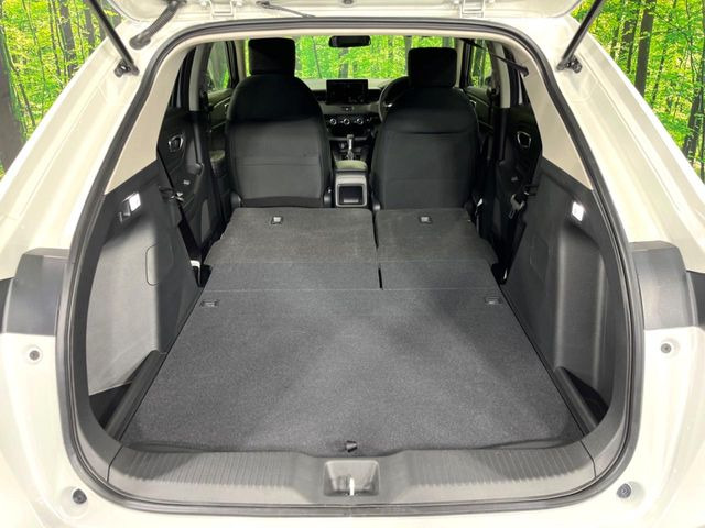 普段のお買い物や通勤、送迎等に十分な荷室スペースを確保しております。セカンドシートを倒すと、大きな荷物の積載も可能です♪