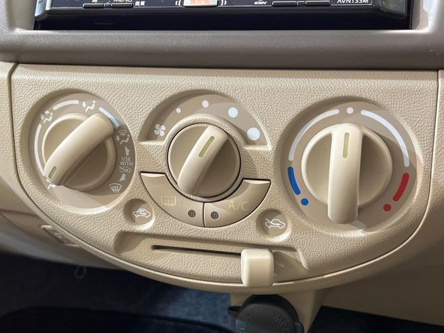 寒い冬も暑い夏も全席に快適な空調を届けてくれる、ダイヤル式エアコンを装備♪