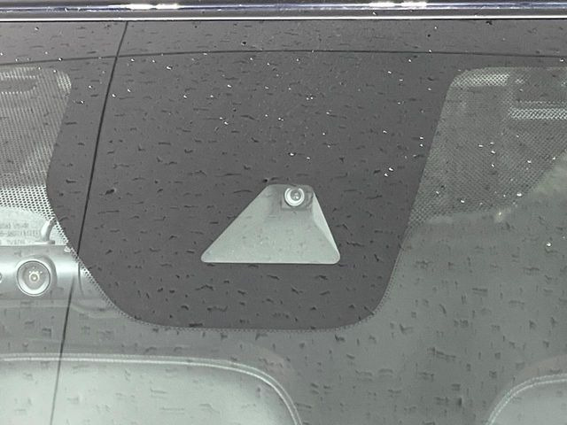 �y�C���e���W�F���g�G�}�[�W�F���V�[�u���[�L�z�t�����g�J�����őO���̎ԗ�����s�҂����m�B�Փ˂������Ȏ��͏Փ˔�Q�y���u���[�L���쓮�A�Փˉ�����T�|�[�g�B�����S�Ƀh���C�u�����y���݂��������܂��B