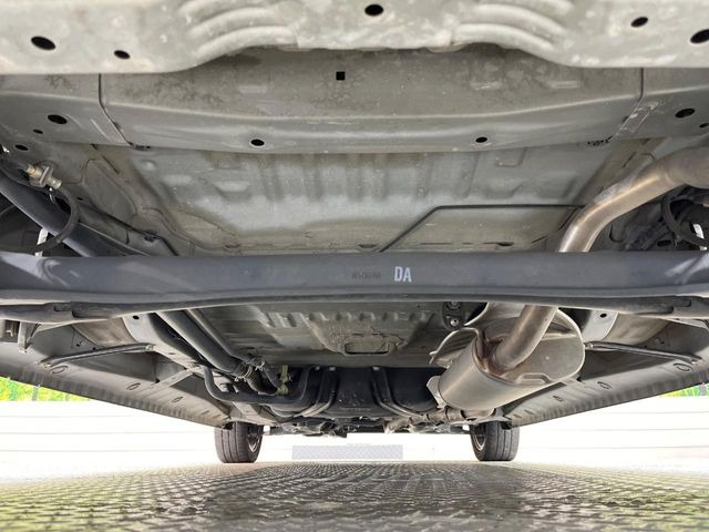 ��D�]�𒸂��Ă���܂��{�f�B�̒e�X�v���b�V���R�[�g���D�]��t���B�ʏ�̃K���X�R�[�g�ƈقȂ�A�ϋv�N��6�N�̖��@���K���X�R�[�e�B���O���A�{�f�B���L���C�ȏ�Ԃɕۂ��Ă���܂��B