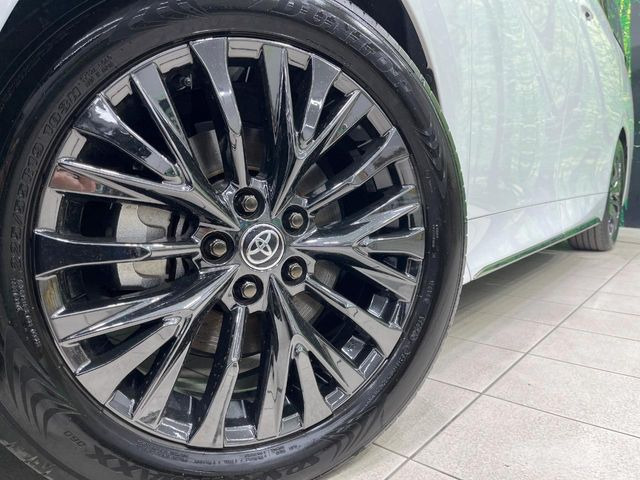 【純正19インチアルミホイール】外観にマッチした純正アルミホイールを装着しております。各種社外アルミホイールや、スタッドレスタイヤも取扱いしております。是非ご相談ください♪