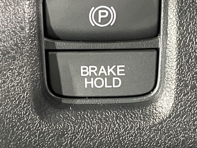 �y�I�[�g�u���[�L�z�[���h�z�M���҂���a�؂Œ�Ԏ��Ƀu���[�L���瑫�𗣂��Ă��A��~��Ԃ�ێ����Ă���܂��B�O�i����Ƃ��̓A�N�Z���𓥂߂Ύ����ŉ��������̂ň��S��X���^�]���y�ɂȂ�܂���