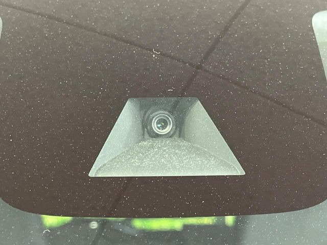 �y�G�}�[�W�F���V�[�u���[�L�z���s���ɑO���̎ԗ�����F�����A�Փ˂������Ȏ��͌x��ƃu���[�L�ŏՓˉ���Ɣ�Q�y�����A�V�X�g�B�����S�Ƀh���C�u�����y���݂��������܂��B