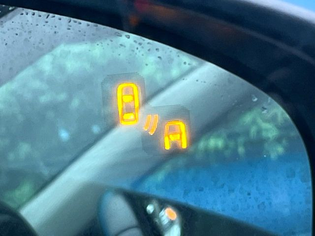 �y�u���C���h�X�|�b�g���j�^�����O�z���s���A�h�A�~���[�̎��p�ɂȂ�₷���ӏ��Ɍ㑱�Ԃ��ڋ߂���ƃT�C�h�~���[�t�߂Ɍx����\���A�h���C�o�[�ɒ��ӊ��N�����Ă���܂��B