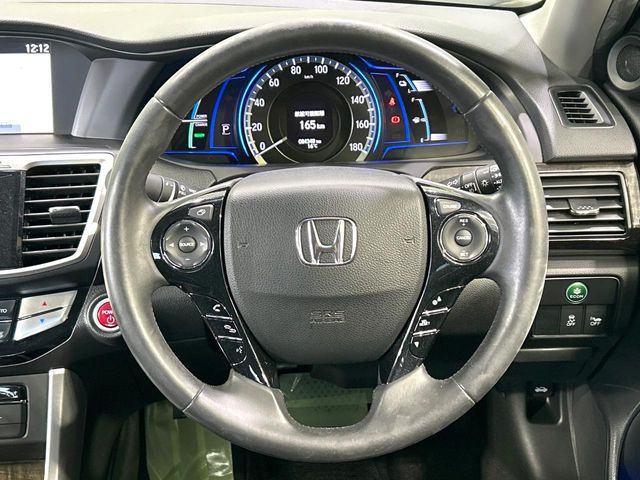 ステアリングも使用感が少なく、きれいな状態となっております♪