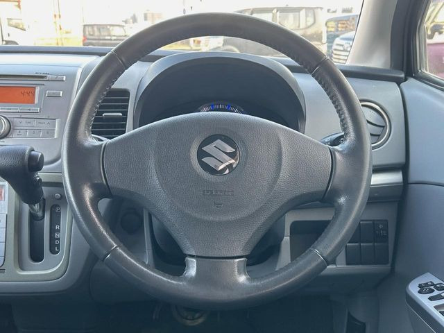 �y�����v�����X�e�A�����O�z�㎿�Ȋv���g�p���邱�ƂŁA��ɂ����������݂ƂĂ��^�]���₷���n���h���ł���