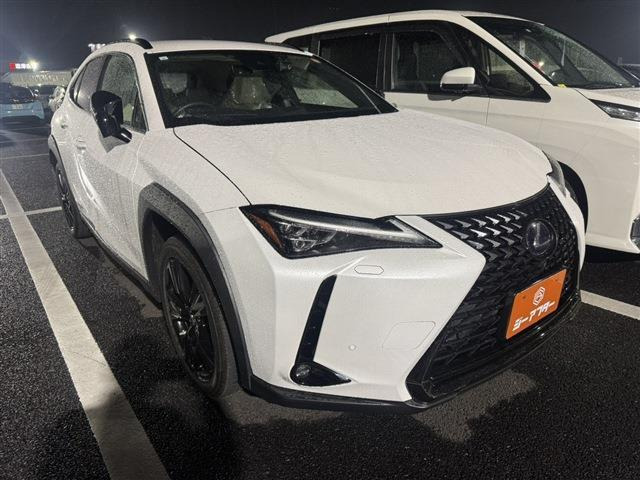 UX(レクサス) 250h アーバン エレガンス　禁煙車 ワンオーナー 純正10.3型ナビ 中古車画像
