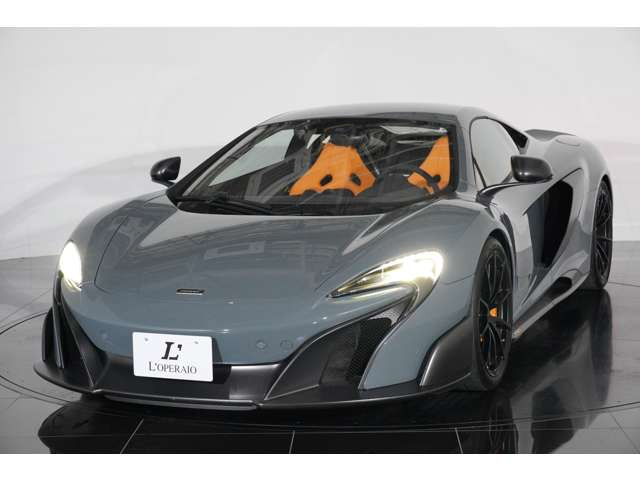 大きく目立つことはないですが、紛れもない存在感。一目視界に入れば脳裏に焼き付くこと間違いありません。