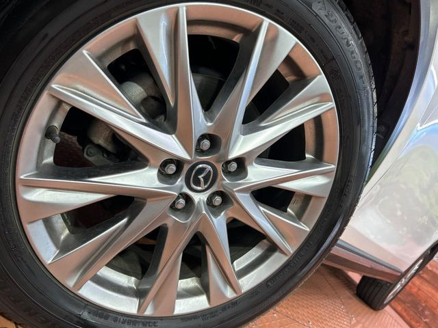 �y����19�C���`�A���~�z�C�[���z�O�ςɃ}�b�`���������A���~�z�C�[���𑕒����Ă���܂��B�e��ЊO�A���~�z�C�[����A�X�^�b�h���X�^�C�����戵�����Ă���܂��B���񂲑��k����������