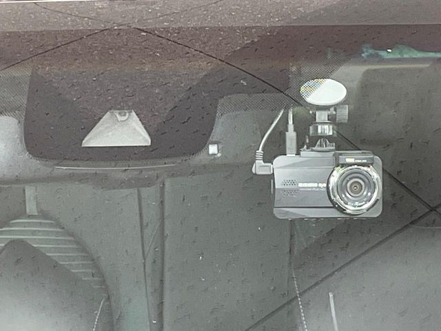 �y�g���^�Z�[�t�e�B�Z���X�z���s���ɑO���̎ԗ�����F�����A�Փ˂������Ȏ��͌x��ƃu���[�L�ŏՓˉ���Ɣ�Q�y�����A�V�X�g�B�����S�Ƀh���C�u�����y���݂��������܂��B