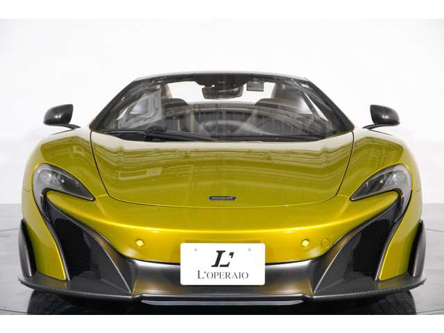 フロントにはプロテクションフィルムを施工。高速走行やサーキット走行まで飛び石等からボディを保護してくれます。