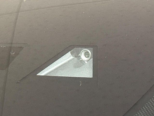 �yi-ACTIVESENSE�z���s���ɑO���̎ԗ�����F�����A�Փ˂������Ȏ��͌x��ƃu���[�L�ŏՓˉ���Ɣ�Q�y�����A�V�X�g�B�����S�Ƀh���C�u�����y���݂��������܂��B