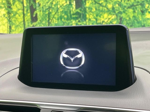 �y�}�c�_�R�l�N�g�z�ԓ��̕��͋C�Ƀ}�b�`������̌^�^�C�v�̃f�B�X�v���C�B�e����q�ݒ��Bluetooth�Đ����A�l�X�ȋ@�\���y���߂܂��B��pSD�J�[�h�̂��w���ŁA�i�r�@�\���g�p�o���܂��B