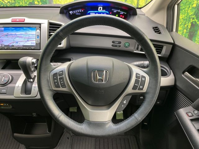 �y�����v�����X�e�A�����O�z�㎿�Ȋv���g�p���邱�ƂŁA��ɂ����������݂ƂĂ��^�]���₷���n���h���ł���