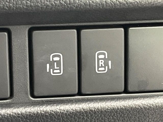 �y�����X���C�h�h�A�z���ԏ�ŗׂ̎ԂƂ̊Ԋu���������ɂ������A�X���C�h�h�A�Ȃ���S!�h�A�I�[�v������������炸�A�J�������L���̂ŏ��~�肪�Ƃ��Ă��ȒP�ł��B�傫�ȉו��̏o���������Ȃ���\��