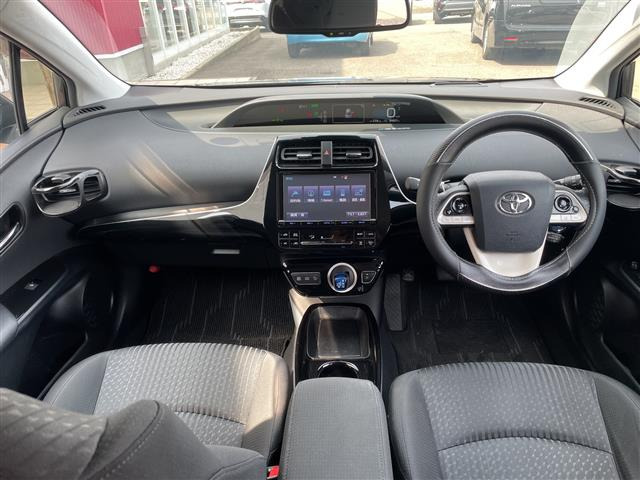 プリウス1.8 A E-Four 4WD