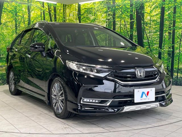 高透明度のガラス皮膜で撥水はもちろん、上質なツヤ・光沢を実現。紫外線や酸性雨から大切な愛車を保護し、色あせ・劣化を防止。「弾スプラッシュコート」、「弾プリミッサコート」からお選びいただけます。