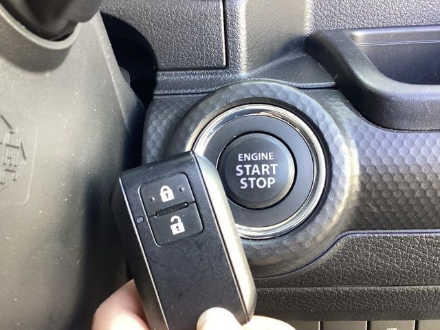 �y�L�[���X�X�^�[�g�V�X�e���z�J�o����|�P�b�g�ɓ��ꂽ�܂܂ł��h�A�̎{���E�������\�ȃX�}�[�g�L�[�𑕔��B�G���W���̃I���E�I�t�����J�M�����o���K�v����������Ƃ��Ă��֗��ł���