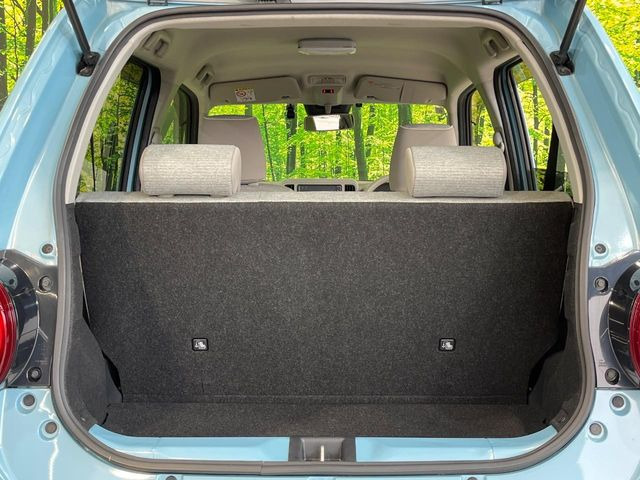 ���i�̂���������ʋ΁A���}���ɏ\���ȉ׎��X�y�[�X���m�ۂ��Ă���܂��B�Z�J���h�V�[�g��|���ƁA�傫�ȉו��̐ύڂ��\�ł���