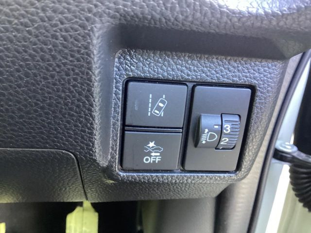 �y�z���_�Z���V���O�z���s���ɑO���̎ԗ�����F�����A�Փ˂������Ȏ��͌x��ƃu���[�L�ŏՓˉ���Ɣ�Q�y�����A�V�X�g�B�����S�Ƀh���C�u�����y���݂��������܂��B