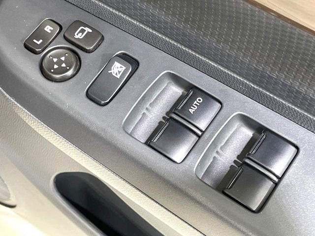 �y�d���i�[�~���[�z�T�C�h�~���[�͓d���i�[���ƂȂ��Ă���A�������ԏ�ł��L�Y�������X�N��}�����܂��B