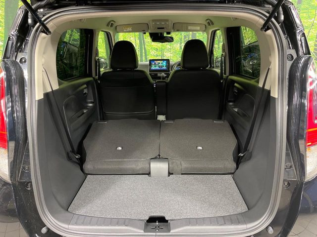 ���i�̂���������ʋ΁A���}���ɏ\���ȉ׎��X�y�[�X���m�ۂ��Ă���܂��B�Z�J���h�V�[�g��|���ƁA�傫�ȉו��̐ύڂ��\�ł���