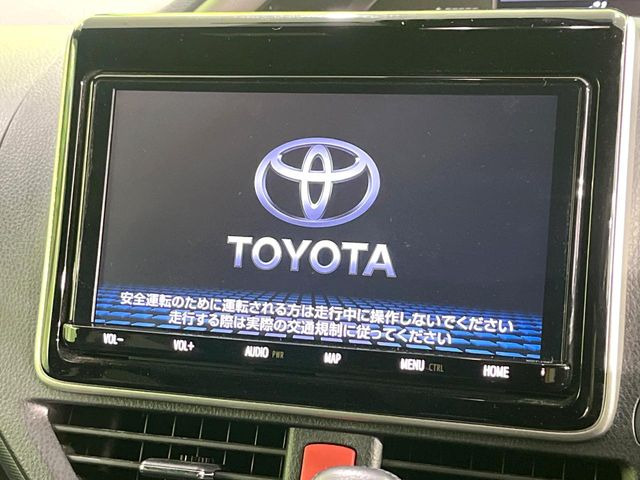 【純正ナビ】人気の純正ナビを装備。オーディオ機能も充実しており、Bluetooth接続すればお持ちのスマホやMP3プレイヤーの音楽を再生可能!毎日の運転がさらに楽しくなります!!