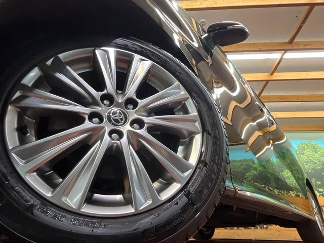 �y����18�C���`�A���~�z�C�[���z�O�ςɃ}�b�`���������A���~�z�C�[���𑕒����Ă���܂��B�e��ЊO�A���~�z�C�[����A�X�^�b�h���X�^�C�����戵�����Ă���܂��B���񂲑��k����������