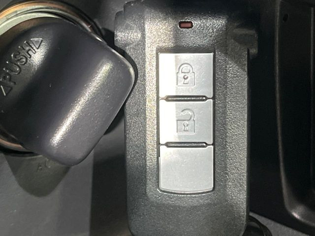 �y�I�y���[�V�����L�[�z�J�o����|�P�b�g�ɓ��ꂽ�܂܂ł��h�A�̎{���E�������\�ȃX�}�[�g�L�[�𑕔��B�G���W���̃I���E�I�t�����J�M�����o���K�v����������Ƃ��Ă��֗��ł���