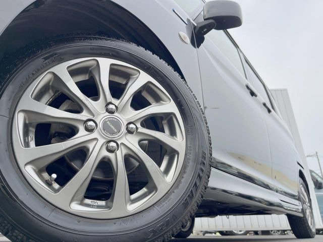 �y�A���~�z�C�[���z�O�ςɃ}�b�`�����A���~�z�C�[���𑕒����Ă���܂��B�e��A���~�z�C�[����A�X�^�b�h���X�^�C�����戵�����Ă���܂��B���񂲑��k����������