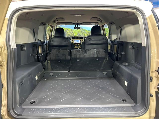 ���i�̂���������ʋ΁A���}���ɏ\���ȉ׎��X�y�[�X���m�ۂ��Ă���܂��B�Z�J���h�V�[�g��|���ƁA�傫�ȉו��̐ύڂ��\�ł���