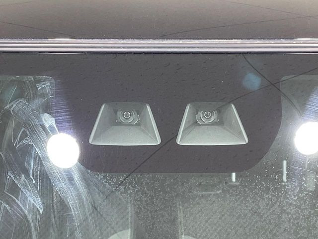 �y�X�}�[�g�A�V�X�g�z���s���ɑO���̎ԗ�����F�����A�Փ˂������Ȏ��͌x��ƃu���[�L�ŏՓˉ���Ɣ�Q�y�����A�V�X�g�B�����S�Ƀh���C�u�����y���݂��������܂��B