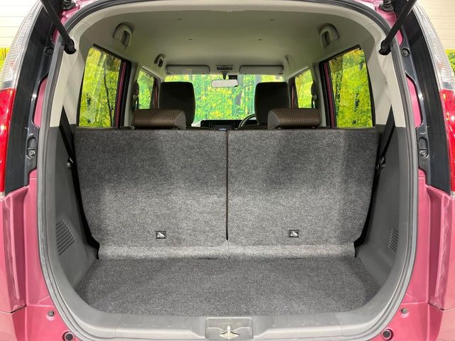 ラゲッジルームは、大容量のスペースを確保。普段のお買い物からレジャーまで、幅広く活躍してくれます!また、リアシートを倒すことでバリエーション豊かにお使いいただけます。