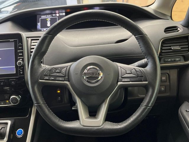 �y�����v�����X�e�A�����O�z�㎿�Ȋv���g�p���邱�ƂŁA��ɂ����������݂ƂĂ��^�]���₷���n���h���ł���