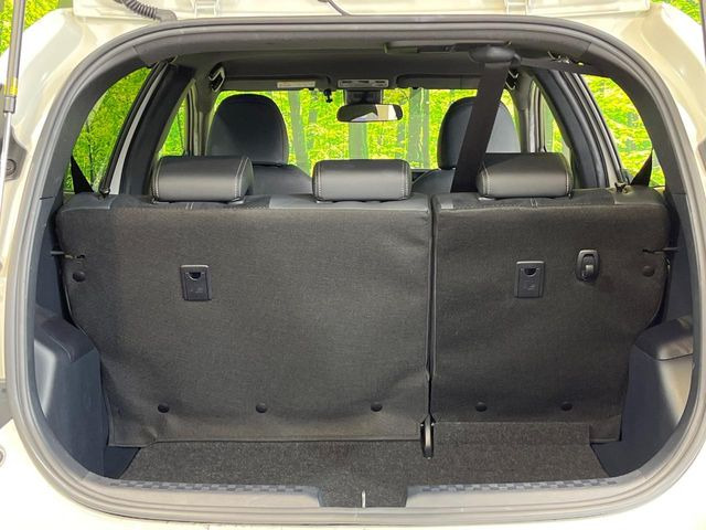 普段のお買い物や通勤、送迎等に十分な荷室スペースを確保しております。セカンドシートを倒すと、大きな荷物の積載も可能です♪