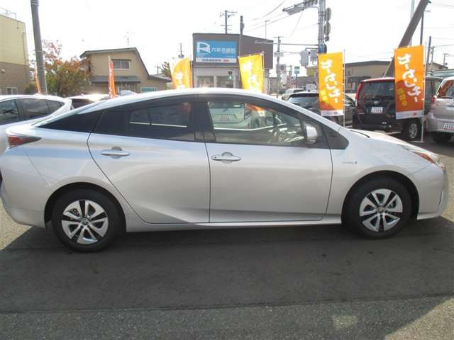 プリウス1.8 S セーフティ プラス E-Four 4WD